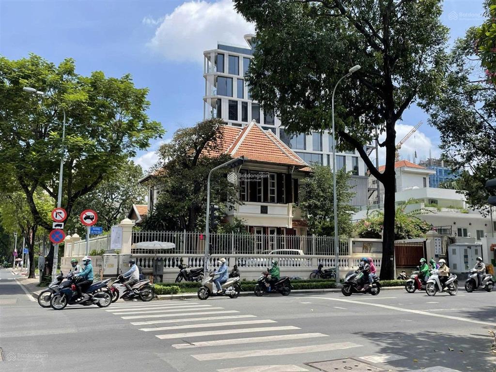 Cho thuê góc 2mt 215 võ thị sáu, p. võ thị sáu, quận 3, dt 25x35m, kết cấu trệt 1 lầu, giá 490tr