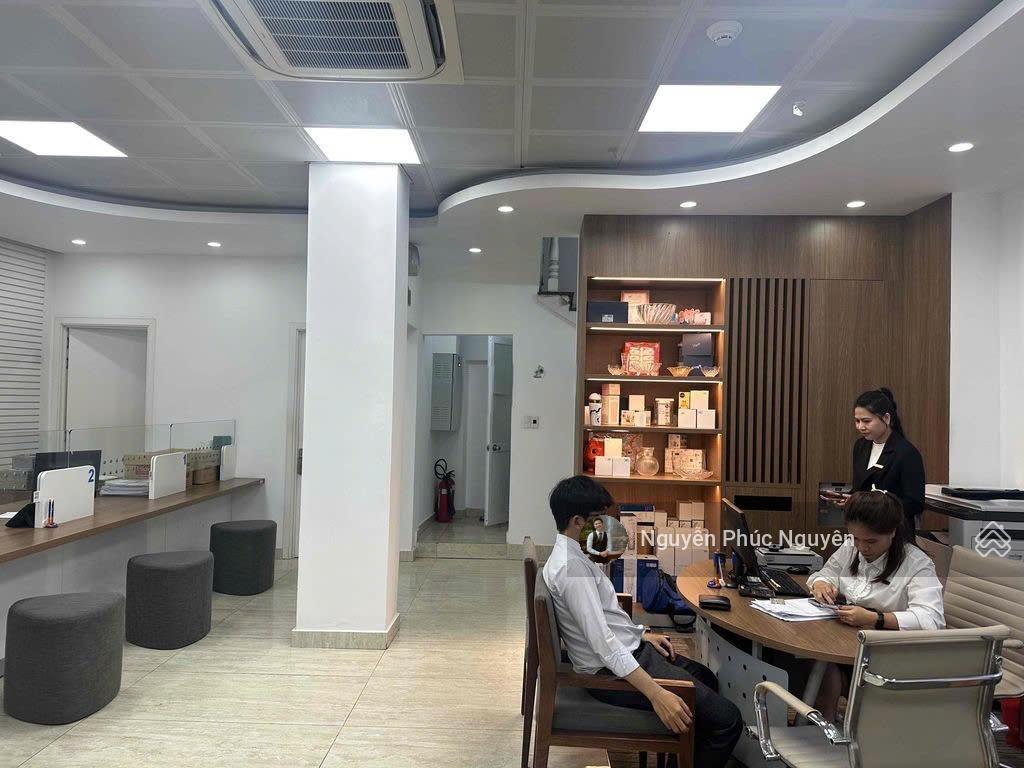 Cho thuê nhà mt huỳnh thúc kháng, phường bến nghé, quận 1 dt 8.2x14m trệt 4 lầu suốt giá 250 triệu