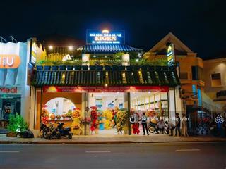 Cho thuê biệt thự mt 252a điện biên phủ, phường võ thị sáu, quận 3  dt 10x30m  giá 140 triệu