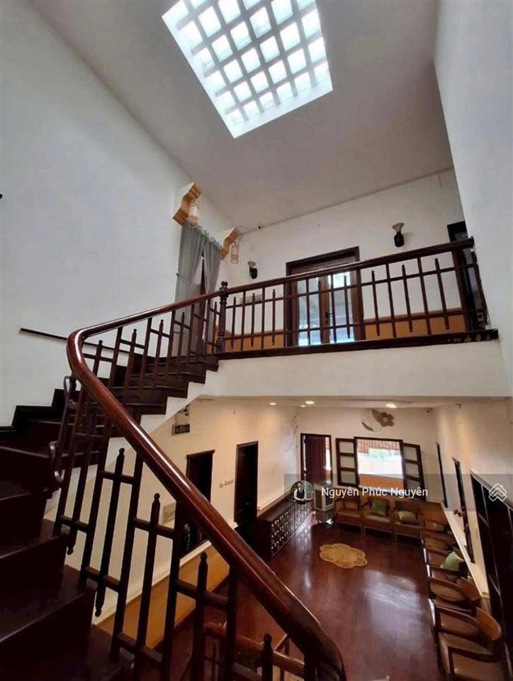 Cho thuê biệt thự 21 nguyễn văn trỗi, phường 12, qpn dt 16x18m trệt 2 lầu giá 120 triệu