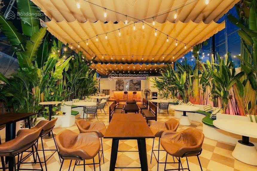 Cho thuê nhà mt bà huyện thanh quan q3, dt 10.5x24.5m, trệt 1 lầu st, giá 125tr