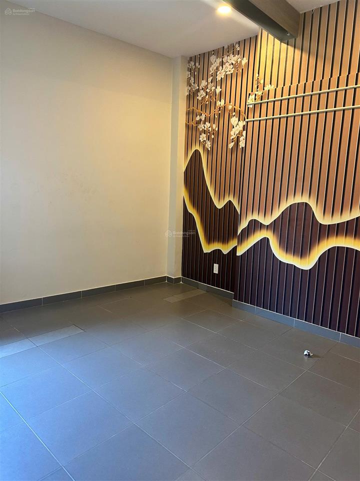 Cho thuê nhà mt 372 hai bà trưng, p.võ thị sáu, q3 dt 3.8x22m nở hậu 4.3m trệt 3 lầu st giá 79tr