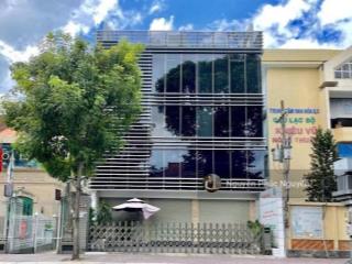 Cho thuê nhà mt võ thị sáu, phường võ thị sáu, quận 3  dt 12x15m  trệt 4 lầu st  giá 150 triệu