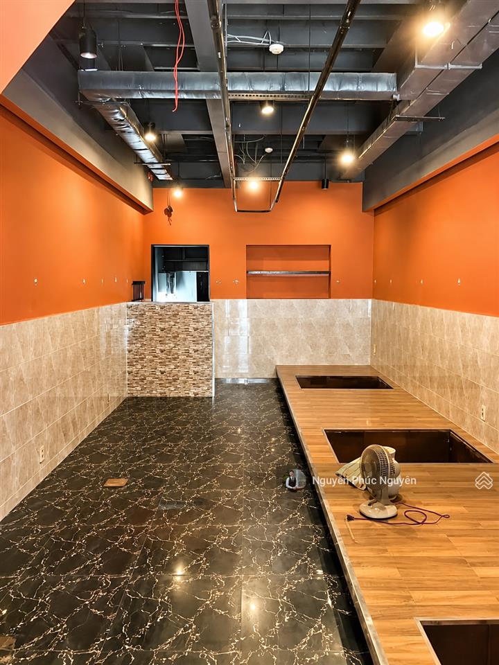 Cho thuê nhà mt 117 lê thánh tôn, phường bến thành, quận 1, dt 4.2x17.6m, trệt 2 lầu, giá 110 triệu