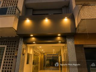 Cho thuê nhà mt 117 lê thánh tôn, phường bến thành, quận 1, dt 4.2x17.6m, trệt 2 lầu, giá 110 triệu