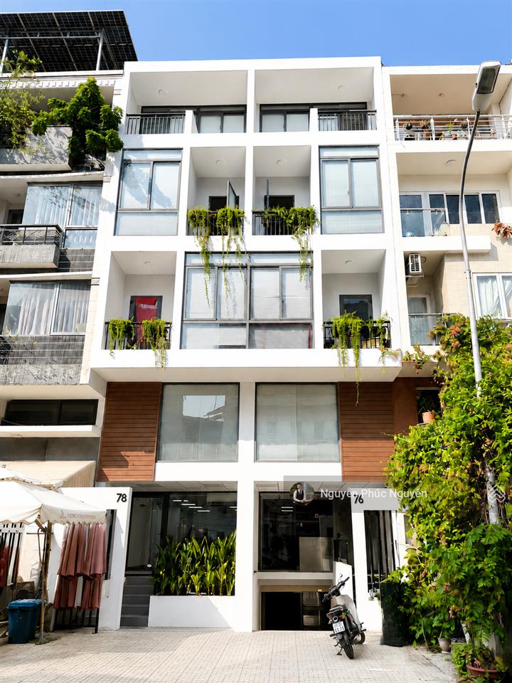 Cho thuê tòa nhà 77 nguyễn ngọc phương, p19, q. bình thạnh dt 8x18m hầm 3 lầu tm giá 100 triệu