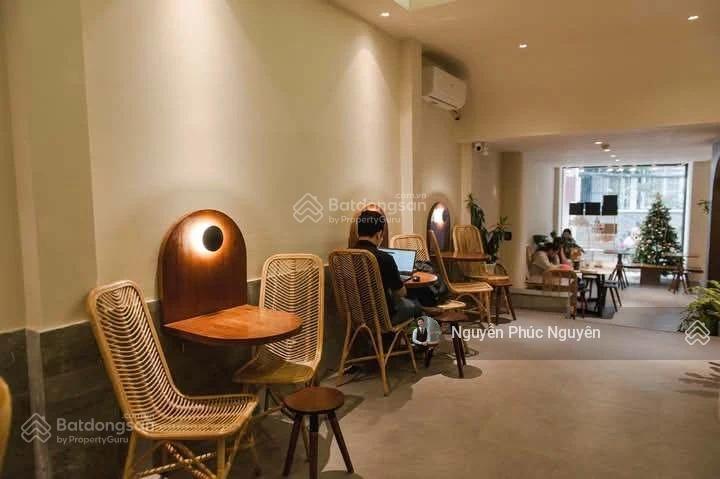 Cho thuê mặt bằng kinh doanh đường phan xích long, phú nhuận. diện tích 8x20m. giá 65tr
