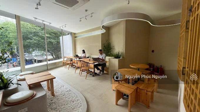 Cho thuê nhà mặt tiền rạch bùng binh, quận 3. dt 15x15m. 1 trệt 2 lầu. dtsd 670m2