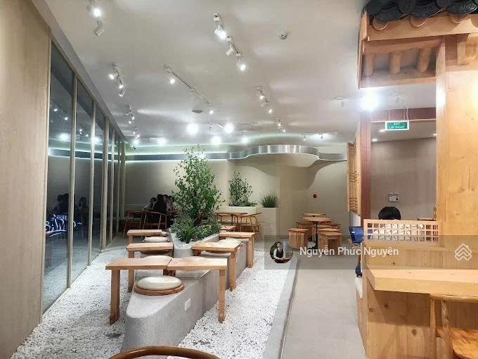 Cho thuê nhà mặt tiền rạch bùng binh, quận 3. dt 15x15m. 1 trệt 2 lầu. dtsd 670m2