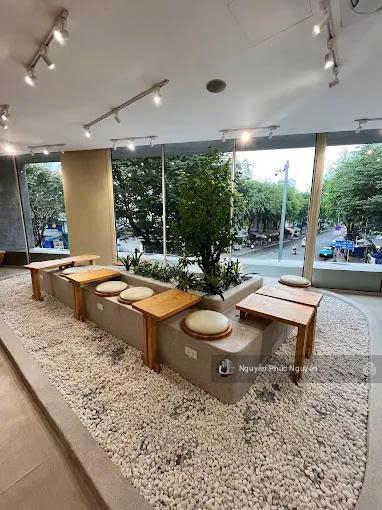 Cho thuê nhà mặt tiền rạch bùng binh, quận 3. dt 15x15m. 1 trệt 2 lầu. dtsd 670m2