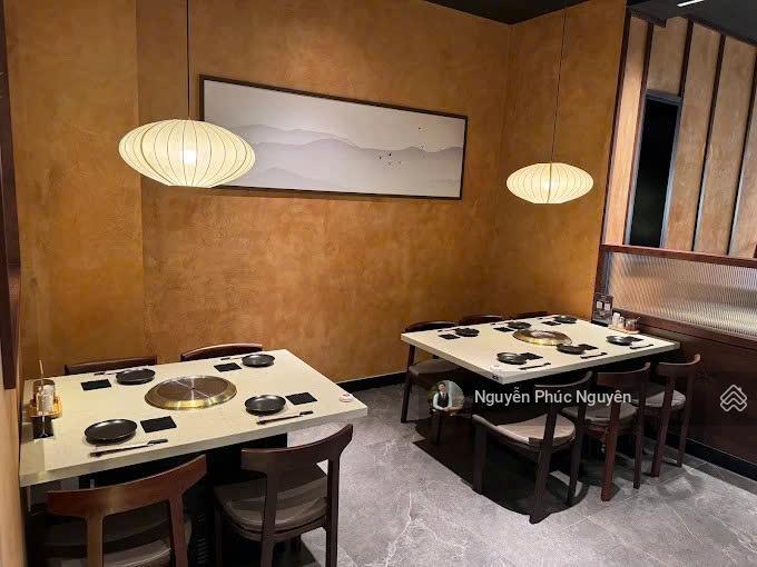 Cho thuê nhà mặt tiền bến nghé, quận 1. dt 13x25m. 1 trệt 1 lầu