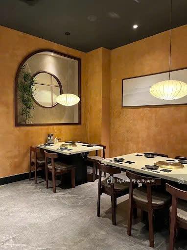 Cho thuê nhà mặt tiền bến nghé, quận 1. dt 13x25m. 1 trệt 1 lầu