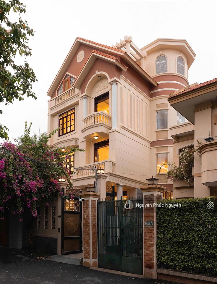 Cho thuê biệt thự nguyễn ư dĩ, quận 2, diện tích 10x20m, hầm trệt 3 lầu, full nội thất, giá 150tr
