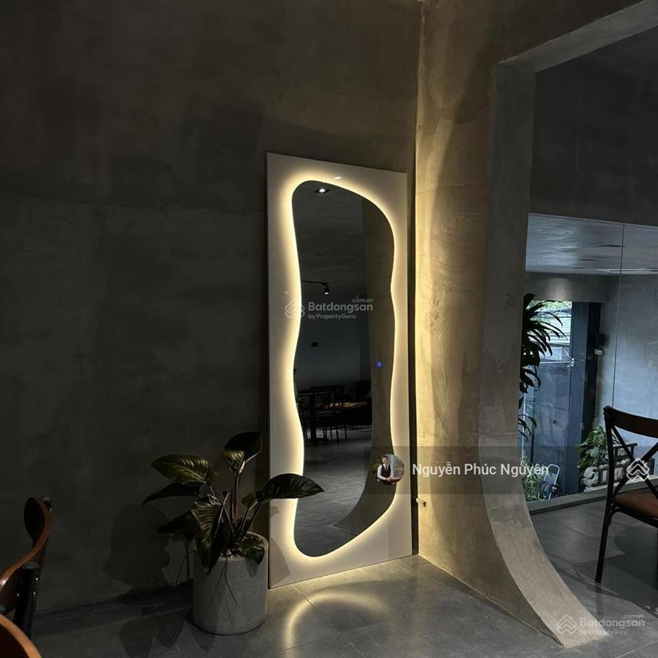 Cho thuê nhà mặt tiền đường trường sơn, phường 11, quận 10. dt 8x20m, 2 lầu. dtsd 320m2