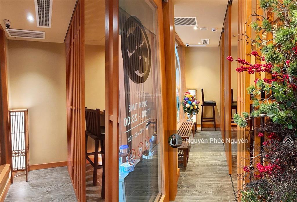 Cho thuê nhà mặt tiền lưu văn lang, quận 1. dt 8x30m, 1 trệt, 1 lầu. dtsd 1.200m2