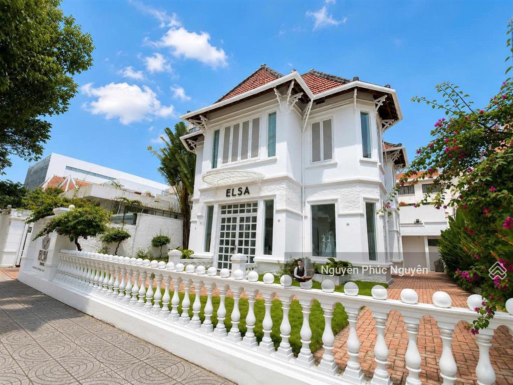 Cho thuê biệt thự mt võ thị sáu q3, diện tích 22x25m, trệt 1 lầu, sân vườn, giá 150tr