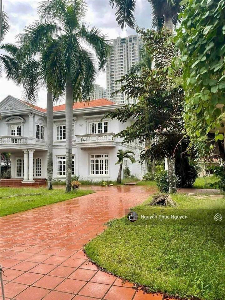 Cho thuê biệt thự 20a trần ngọc diện, p. thảo điền, quận 2 dt 27x48m hồ bơi, sân vườn giá 300tr