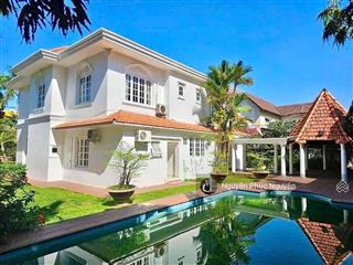 Cho thuê biệt thự 20a trần ngọc diện, p. thảo điền, quận 2 dt 27x48m hồ bơi, sân vườn giá 300tr
