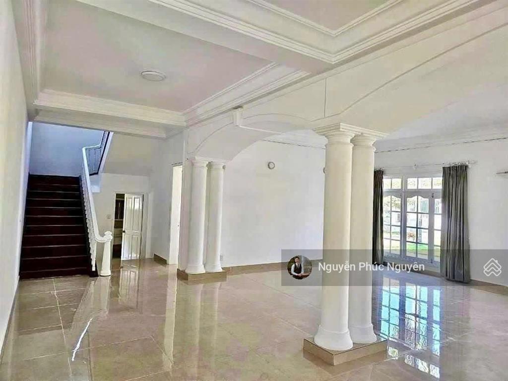 Cho thuê biệt thự 20a trần ngọc diện, p. thảo điền, quận 2 dt 27x48m hồ bơi, sân vườn giá 300tr