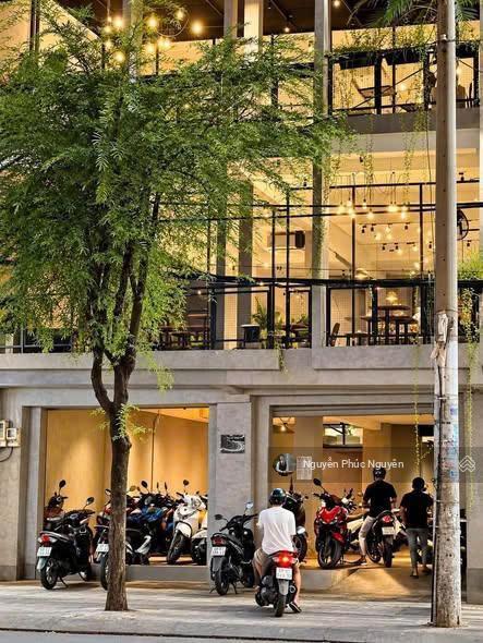 Cho thuê nhà mt nguyễn gia trí qbt 8x20m trệt 3 lầu, giá 180tr
