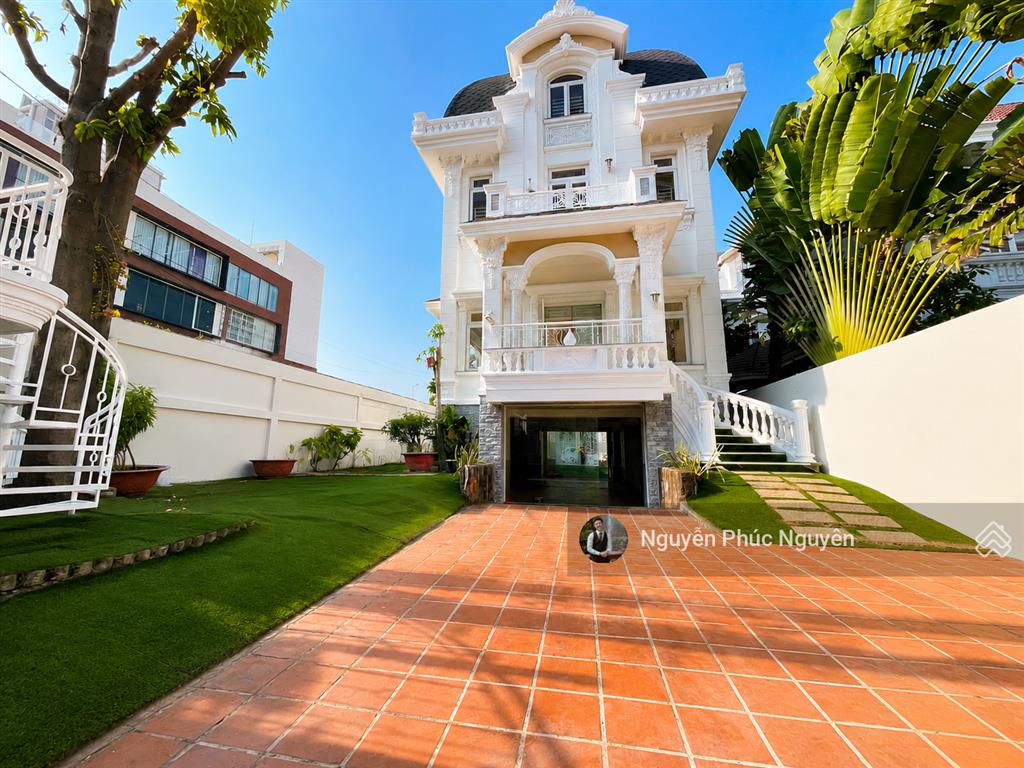 Cho thuê biệt thự 2mt đường số 10  lê thước, thảo điền, q2 dt 13x24m hồ bơi giá 150 triệu