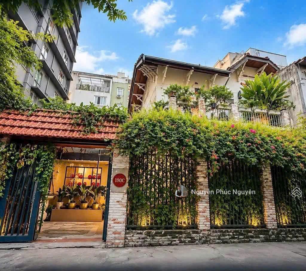 Cho thuê nhà hai bà trưng q1, 12x20m (240m), trệt 1 lầu, giá 100tr
