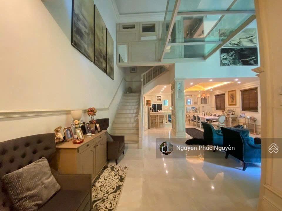 Cho thuê biệt thự góc 2mt nguyễn văn trỗi qpn 10x20m trệt 3 lầu st sân vườn full nt giá 140tr