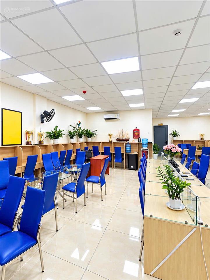 Cho thuê tòa nhà phan văn trị qbt 10x27m 1 hầm 1 trệt 6 lầu, thang máy, pccc, giá 210tr