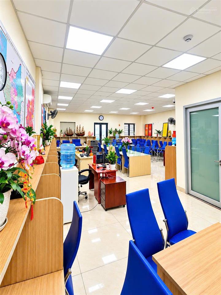 Cho thuê tòa nhà phan văn trị qbt 10x27m 1 hầm 1 trệt 6 lầu, thang máy, pccc, giá 210tr