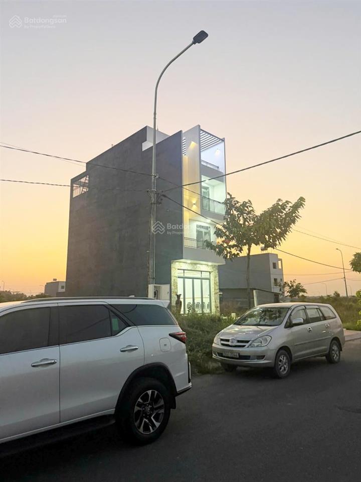 Bán đất dự án đông bình dương gần công viên, trường học cấp 1,2,3 giá rẻ 1,240 tỷ.  0919 940 ***