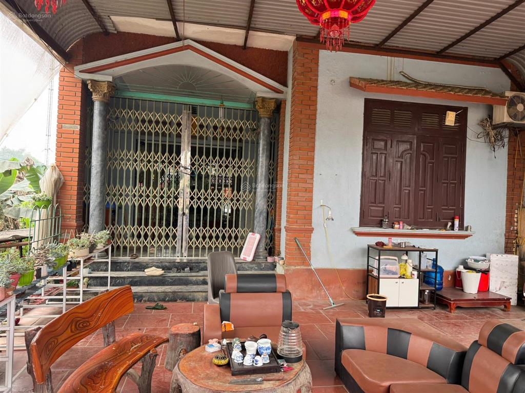 Gia đình cần bán 10m mặt tiền, dt 270m . mặt ql 21a sẵn nhà 2 tầng 2 tum.