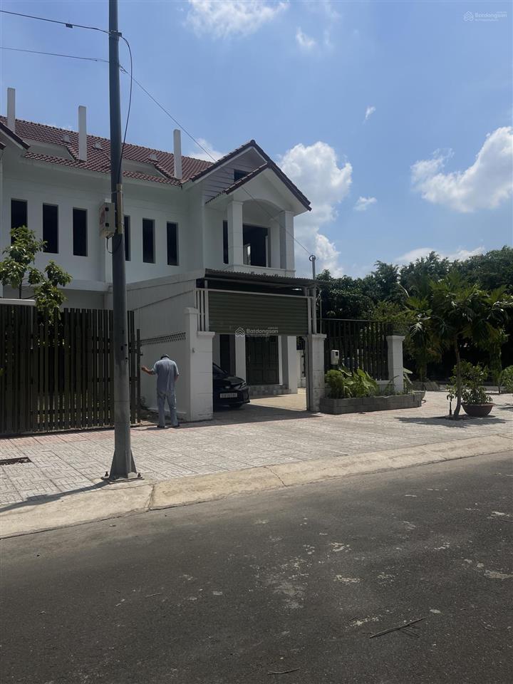Nhà biệt thự đã hoàn công hoàn thiện mặt ngoài trong khu dân cư samco