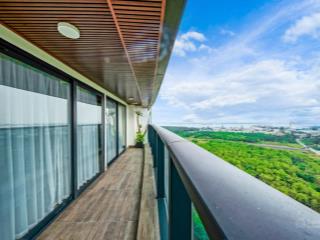 Căn 2pn lớn có view hệ tiện ích với ban công rộng như 1 sân vườn mini