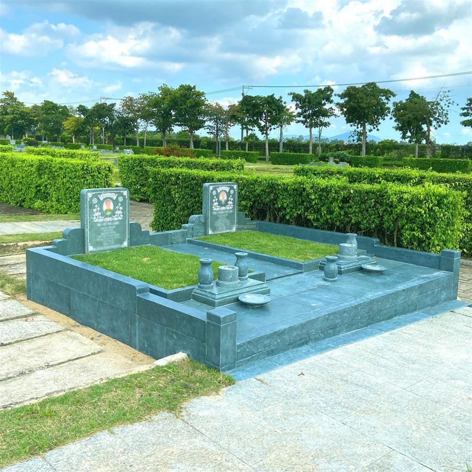 Chính chủ tôi cần bán mộ đôi m6  01 đường 6m hướng đn giá 180tr/cặp đã bao gồm vat, phí chăm sóc