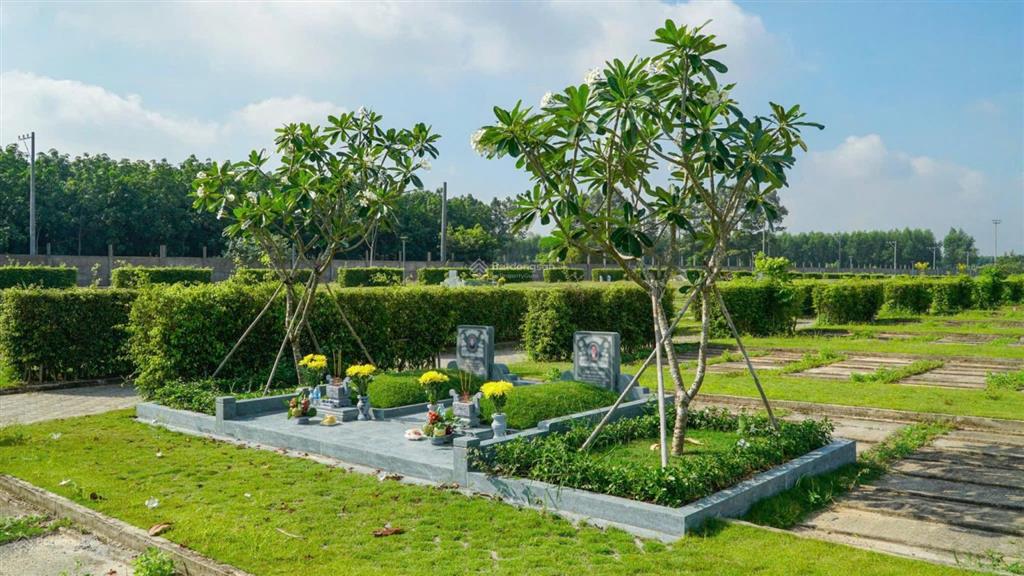 Chính chủ tôi cần bán mộ đôi m6  01 đường 6m hướng đn giá 180tr/cặp đã bao gồm vat, phí chăm sóc