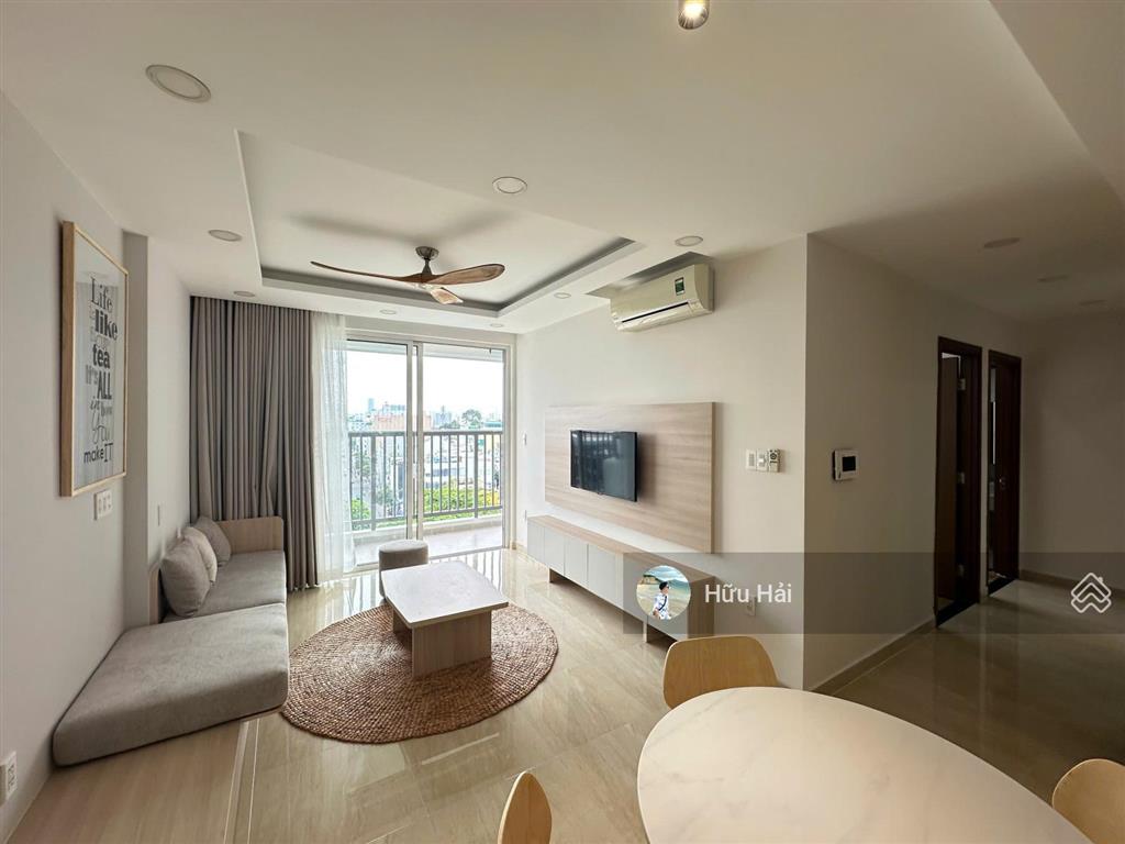 Cho thuê căn 2pn  2wc chỉ 16.5 triệu, 73m2 tại the botanica, tầng cao view đẹp, khu sân bay