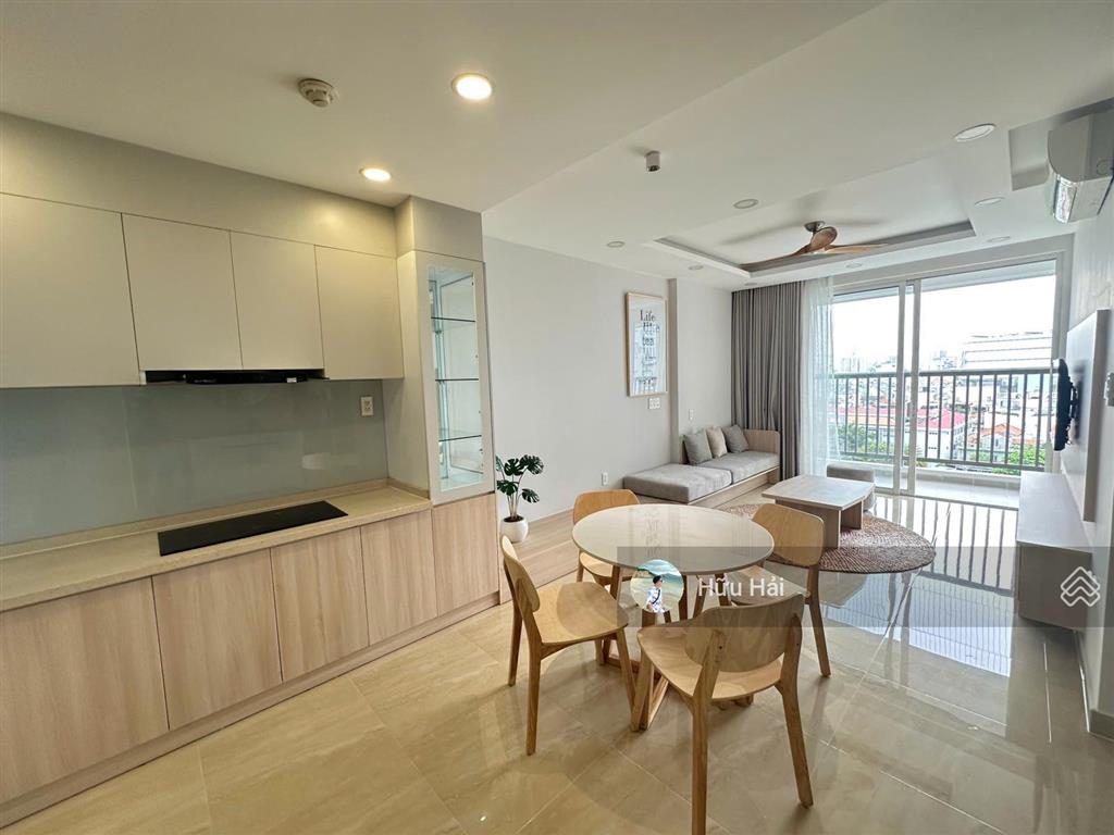 Cho thuê căn 2pn  2wc chỉ 16.5 triệu, 73m2 tại the botanica, tầng cao view đẹp, khu sân bay
