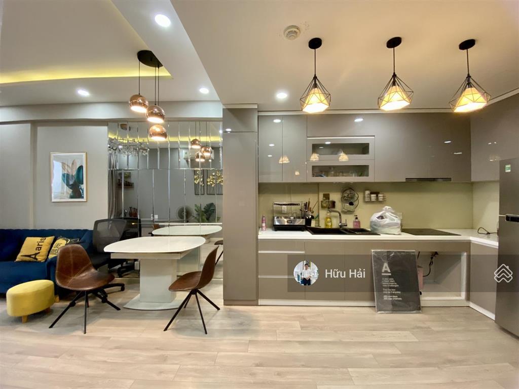 Cho thuê 2pn góc giá chỉ 16 triệu, diện tích 75m2 tại the botanica, tầng cao view đẹp