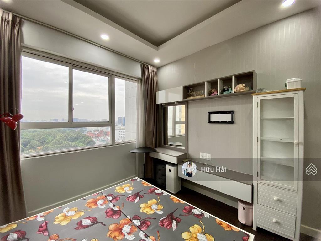 Cho thuê 2pn góc giá chỉ 16 triệu, diện tích 75m2 tại the botanica, tầng cao view đẹp