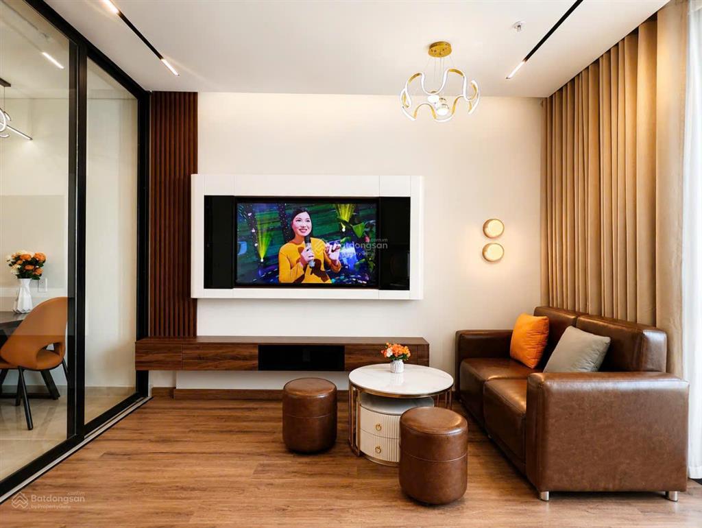 Cho thuê căn hộ studio  tầng cao, view sông & thành phố sun cosmo  0768 262 *** đức hiếu