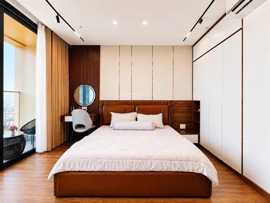 Cho thuê căn hộ studio  tầng cao, view sông & thành phố sun cosmo  0768 262 *** đức hiếu