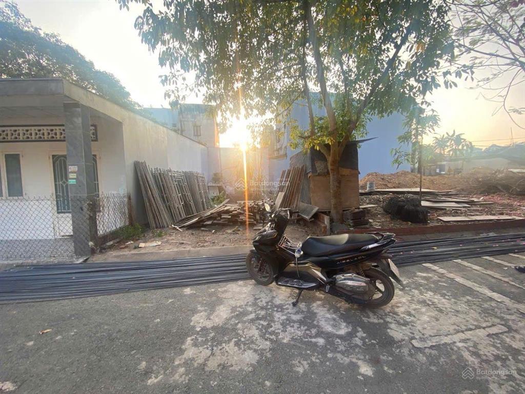Bán đất mt đường nhựa 10m, xuân thới thượng 17, gần chợ xuân thới thượng, hóc môn, dt 5x13.5m