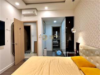 2 phòng ngủ 2 nhà vệ sinh ban công ngắn view đông nam trống sẵn giá thuê 16 triệu/ tháng