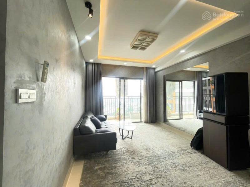 Chính chủ gửi bán căn hộ 96m2 tầng cao view sông tháp trung tầm giá 9.5 tỷ all in