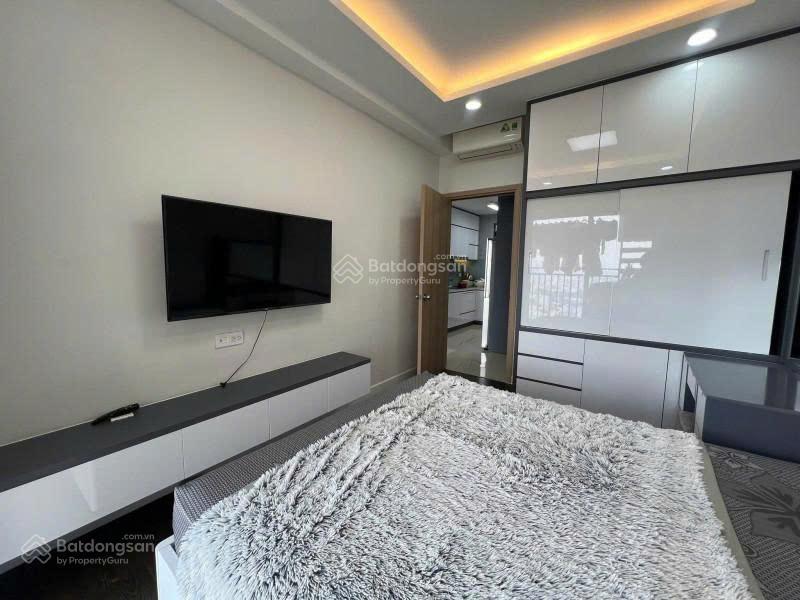 Chính chủ gửi bán căn hộ 96m2 tầng cao view sông tháp trung tầm giá 9.5 tỷ all in