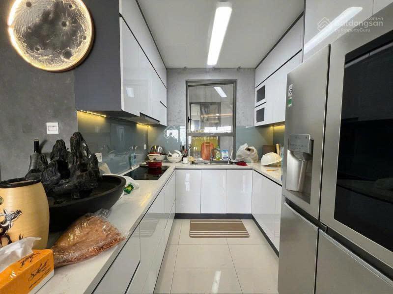 Chính chủ gửi bán căn hộ 96m2 tầng cao view sông tháp trung tầm giá 9.5 tỷ all in