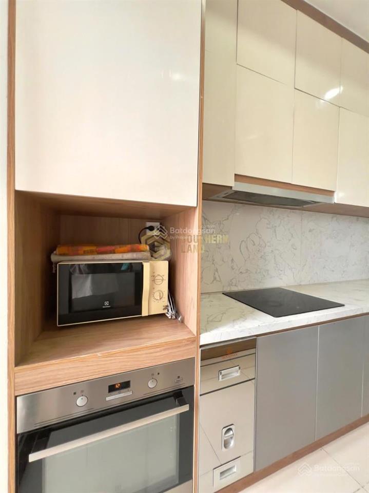 Chính chủ gửi bán căn hộ 3pn2wc to the sun avenue diện tích lớn 109m2 view sông giá 9,5 tỷ