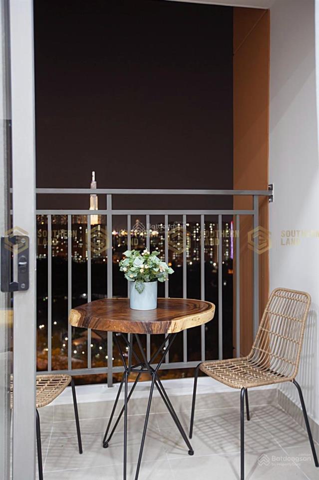 Bán căn hộ 2pn2wc view landmark 81 tầng cao, nhà đẹp, giá 6,85 tỷ, đã có sổ