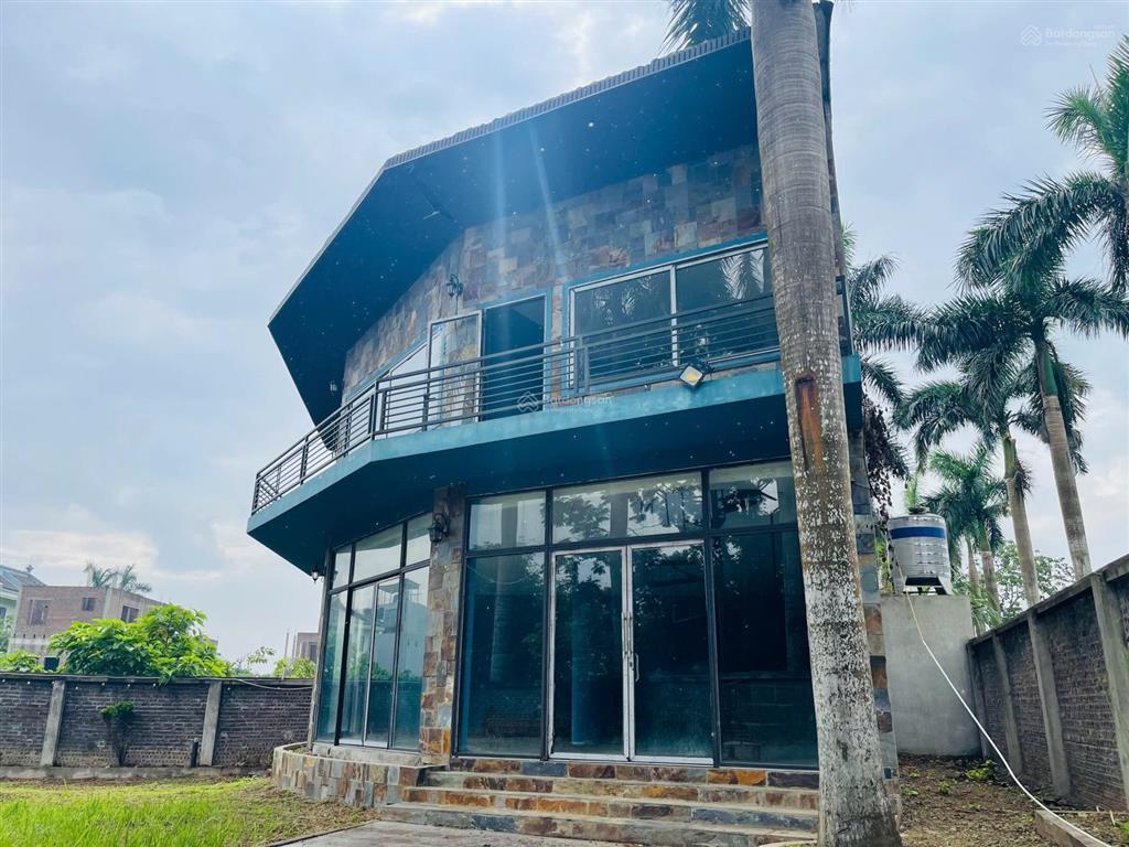 Chỉ với 4,x tỷ sở hữu lô đất 500m² sẵn nhà 2 tầng bể bơi cách hn 30km