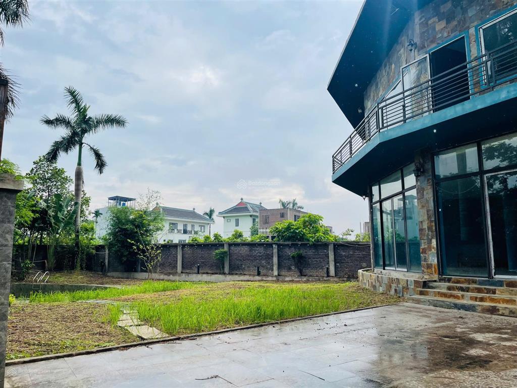 Chỉ với 4,x tỷ sở hữu lô đất 500m² sẵn nhà 2 tầng bể bơi cách hn 30km